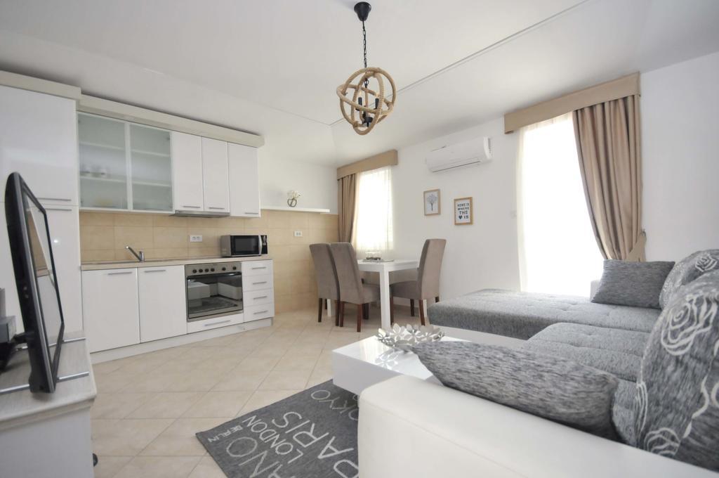 Seaside Apartments Petrovac Luaran gambar